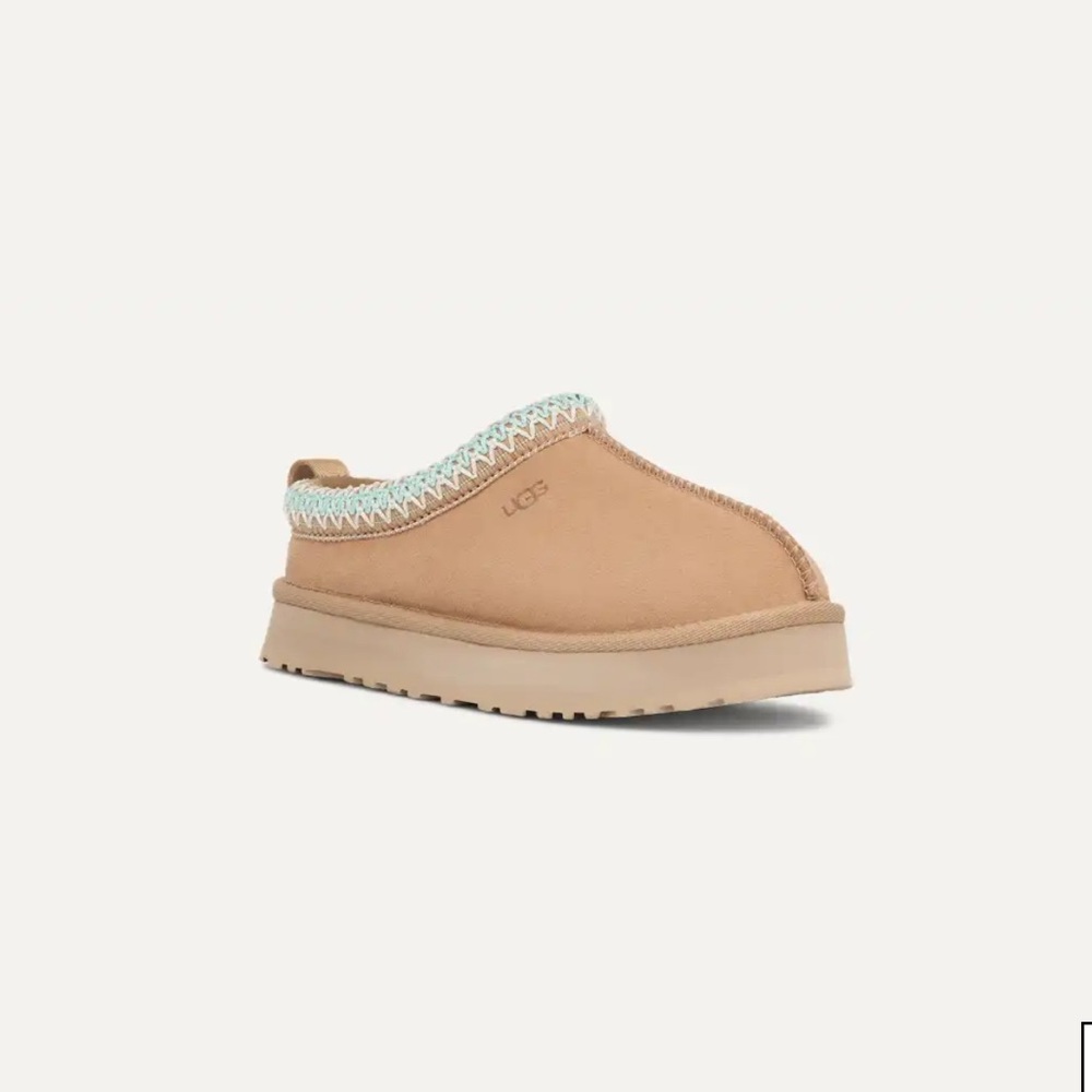 Uggs Tazz Youth size 5/ woman’s 7 / 7.5 slippers